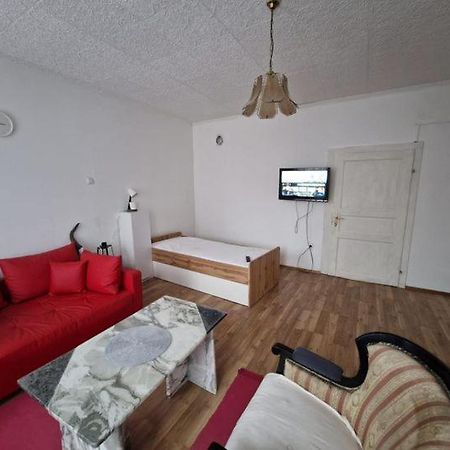 Apartamento Modern Und Gemuetlich Ebenfurth Exterior foto